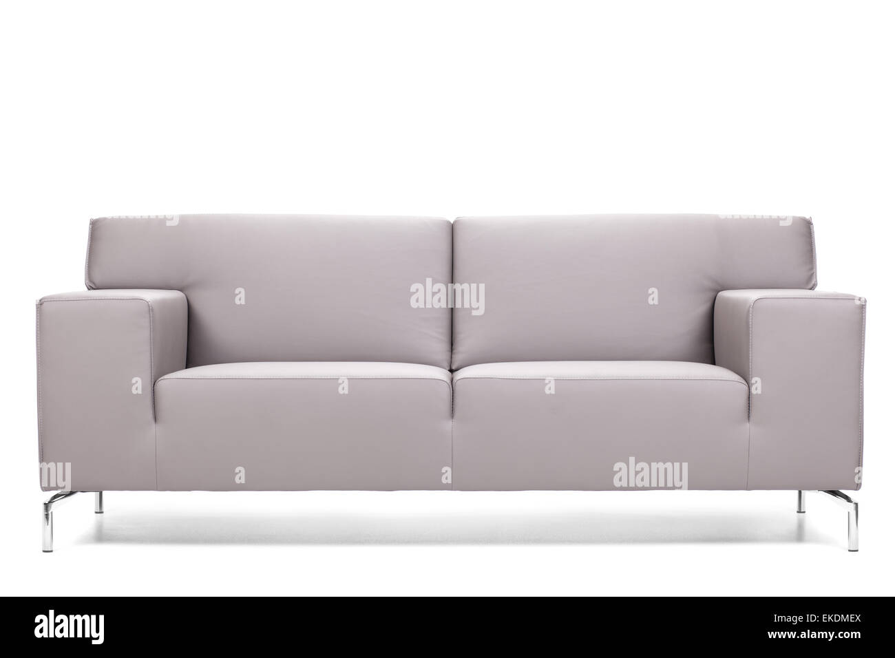 Moderno edificio grigio divano in pelle isolato su bianco Foto Stock