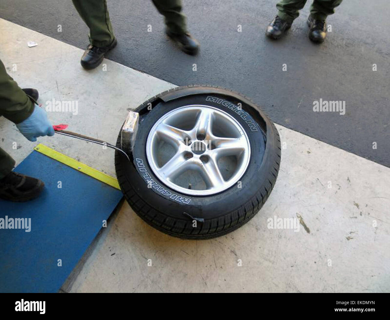 Il 9 marzo 2015, agenti della pattuglia di frontiera arrestarono un uomo al checkpoint Interstate 5 a San Clemente, California, per aver tentato di contrabbandare quasi mezzo milione di dollari di cocaina nascosta nel suo SUV. Foto Stock