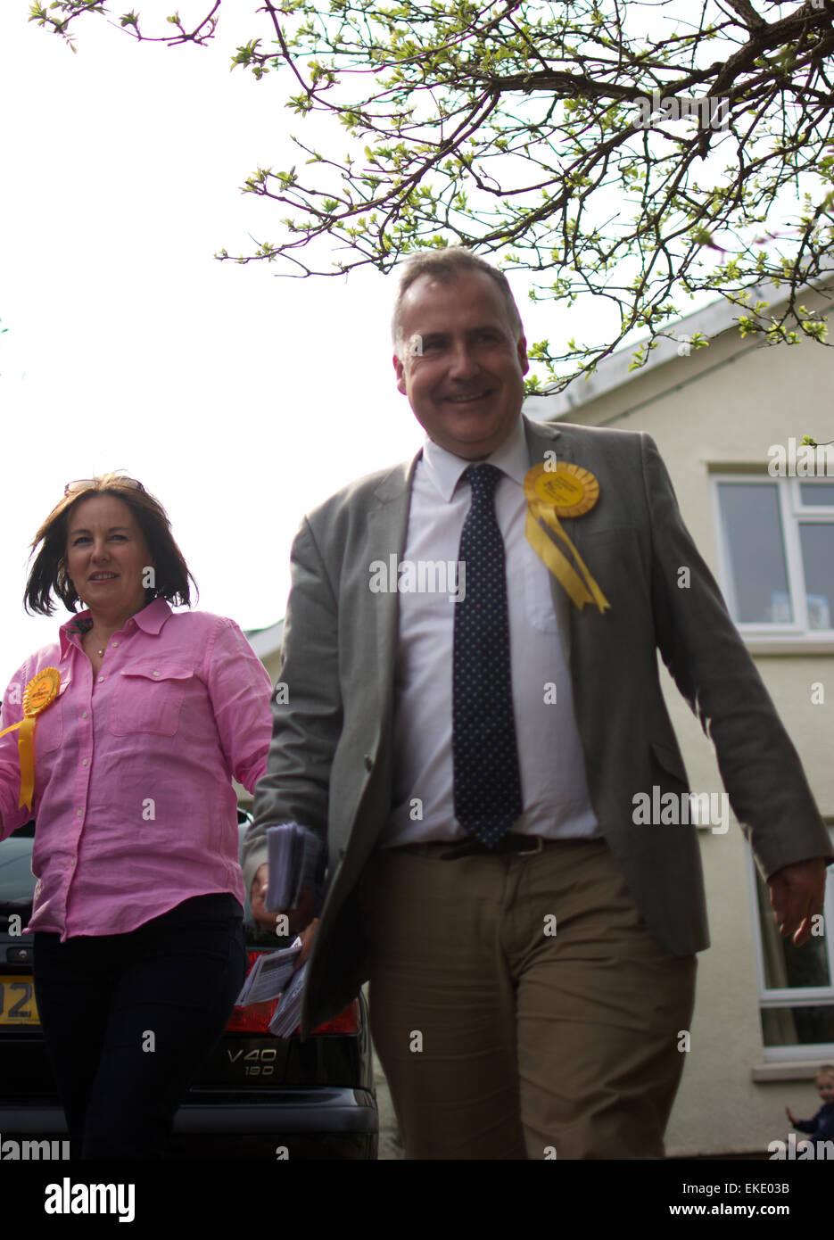 Mark Williams & Elizabeth Evans incontro gli elettori in Ceredigion, West Wales durante le elezioni generali 2015 © Sean Langton/Alamy Foto Stock