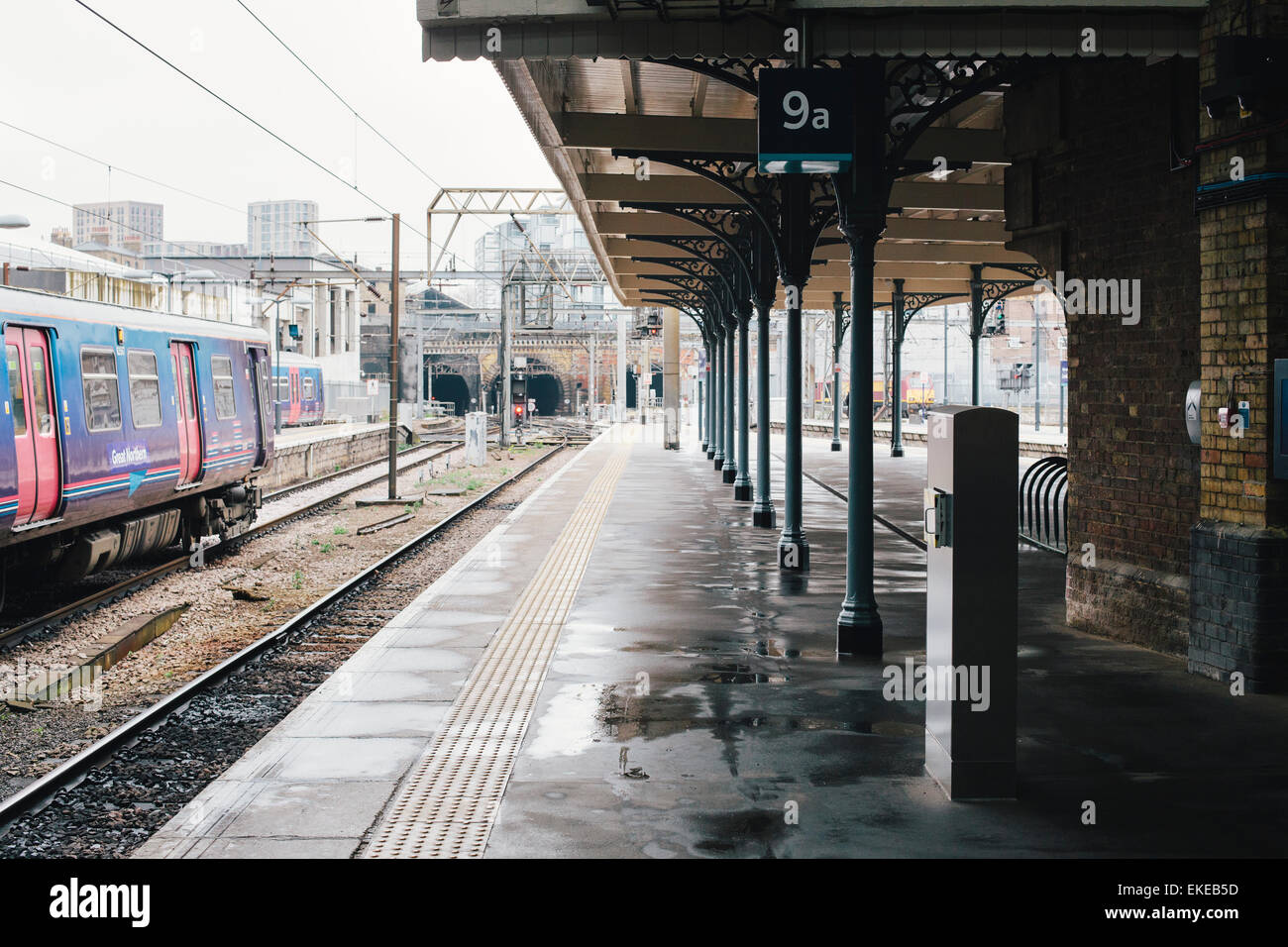 La piattaforma 9 di King's Cross, stazione ferroviaria, Londra Foto Stock