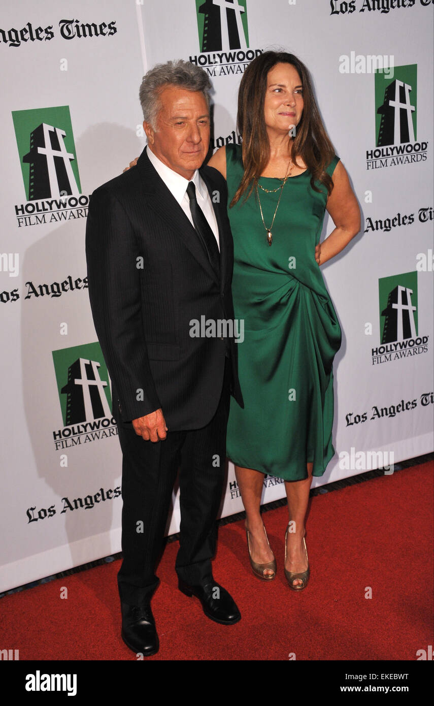 BEVERLY HILLS, CA - Ottobre 22, 2012: Dustin Hoffman e mia moglie Lisa al 16th Annual Hollywood Film Awards presso il Beverly Hilton Hotel. Foto Stock