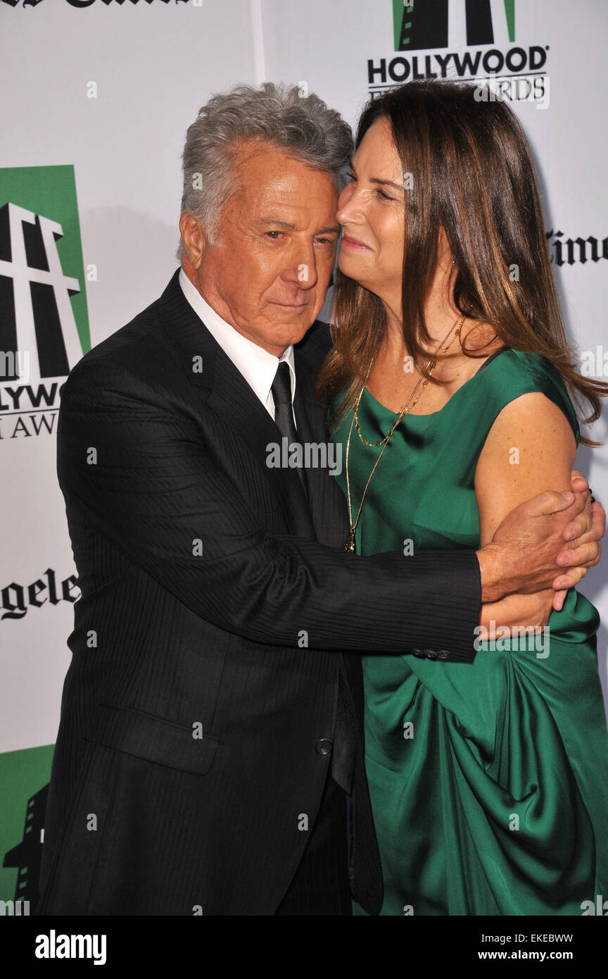 BEVERLY HILLS, CA - Ottobre 22, 2012: Dustin Hoffman e mia moglie Lisa al 16th Annual Hollywood Film Awards presso il Beverly Hilton Hotel. Foto Stock