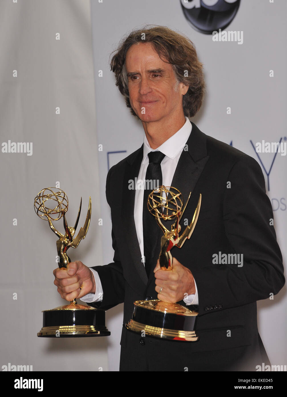 LOS ANGELES, CA - 23 settembre 2012: Gioco cambiare Direttore Jay Roach al sessantaquattresimo Primetime Emmy Awards presso il Nokia Theatre LA LIVE. Foto Stock