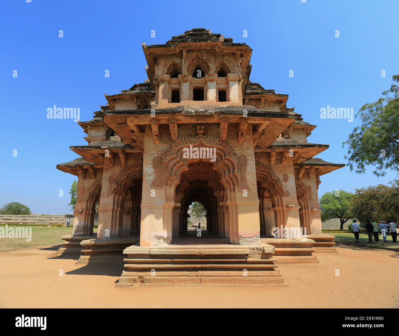 Vintage effetto retrò filtrata hipster stile immagine di viaggio di Lotus Mahal Palace rovine. Royal Centre. Hampi, Karnataka, India Foto Stock
