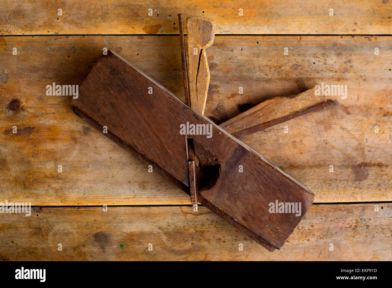 Carpenter vintage Pialla per legno pialla utensile arrugginita Foto stock -  Alamy