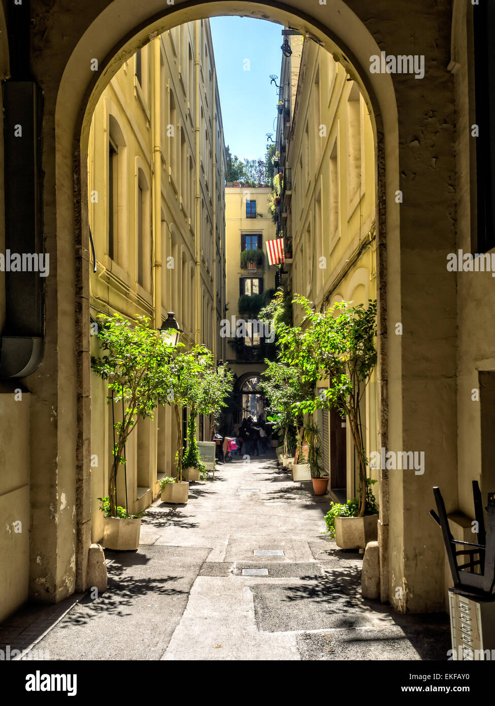 Piccola strada a Barcellona il quartiere gotico, Spagna Foto Stock
