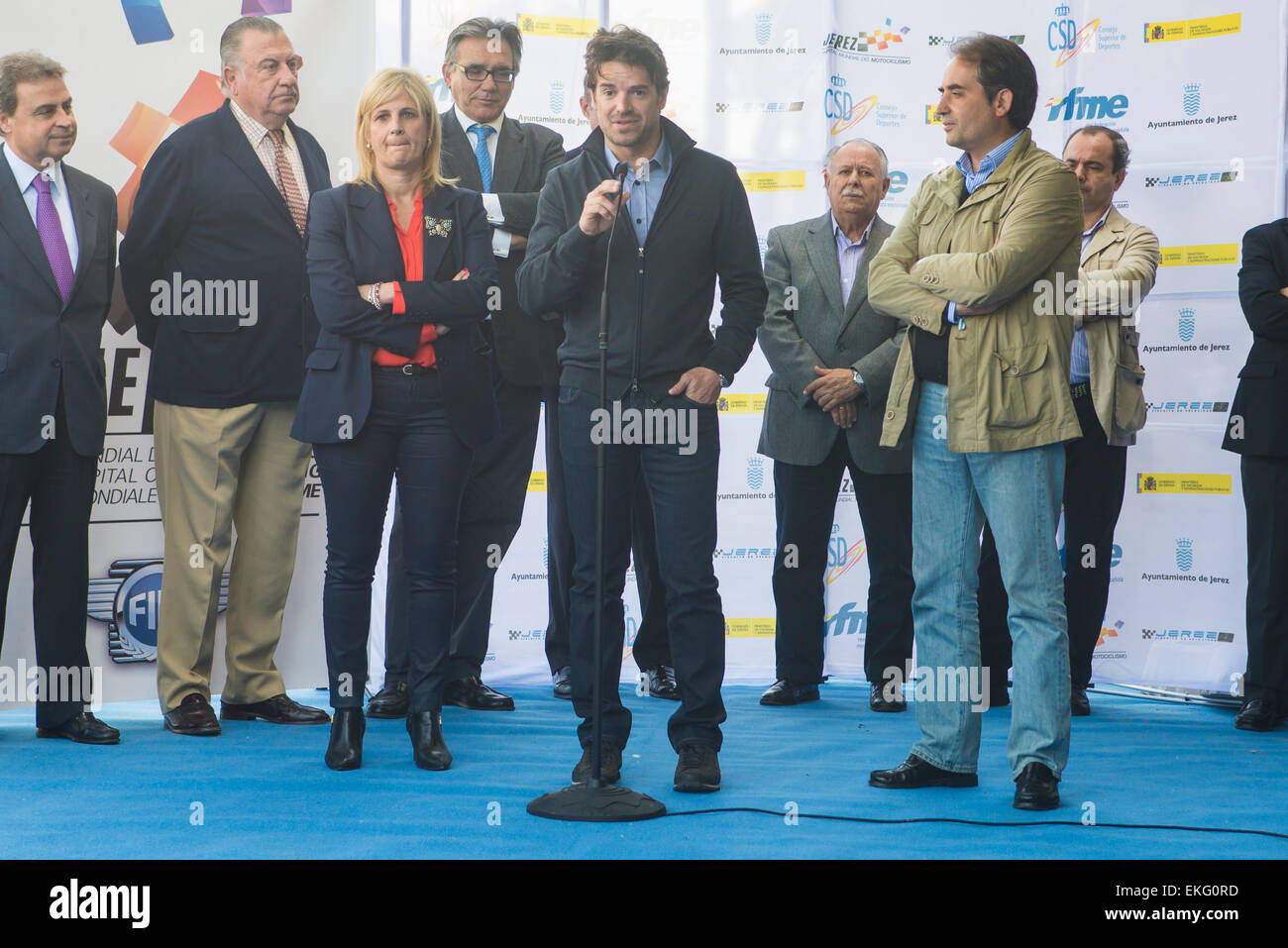 Jerez de la Frontera, Andalusia, Spagna, 10 Aprile 2015: Carlos Checa, ex-pilota MotoGP pone con omaggio di carriera star al motociclo walk of fame a Jerez de la Frontera, Spagna. Credito: Kiko Jimenez/Alamy Live News Foto Stock