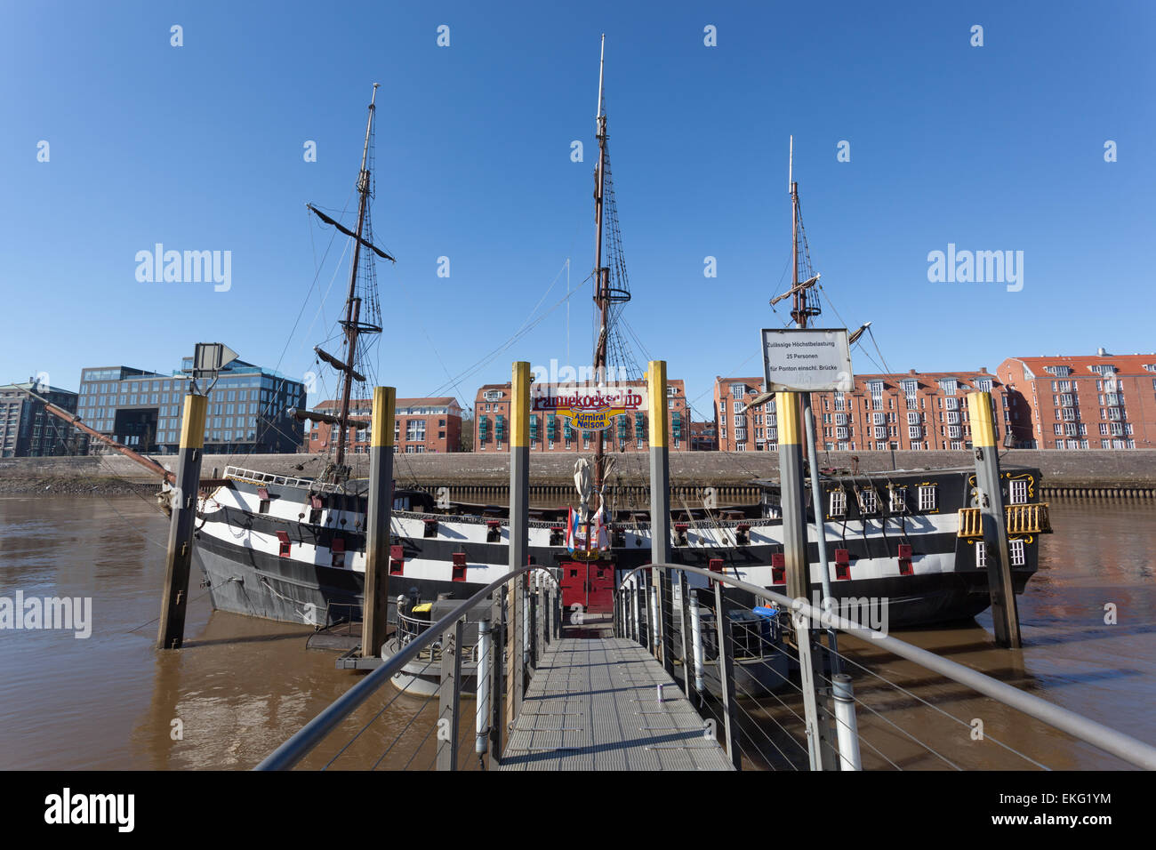 Pannekoekschip - Ammiraglio Nelson - vecchia nave dei pirati che è oggi un ristorante a Bremen, Germania Foto Stock