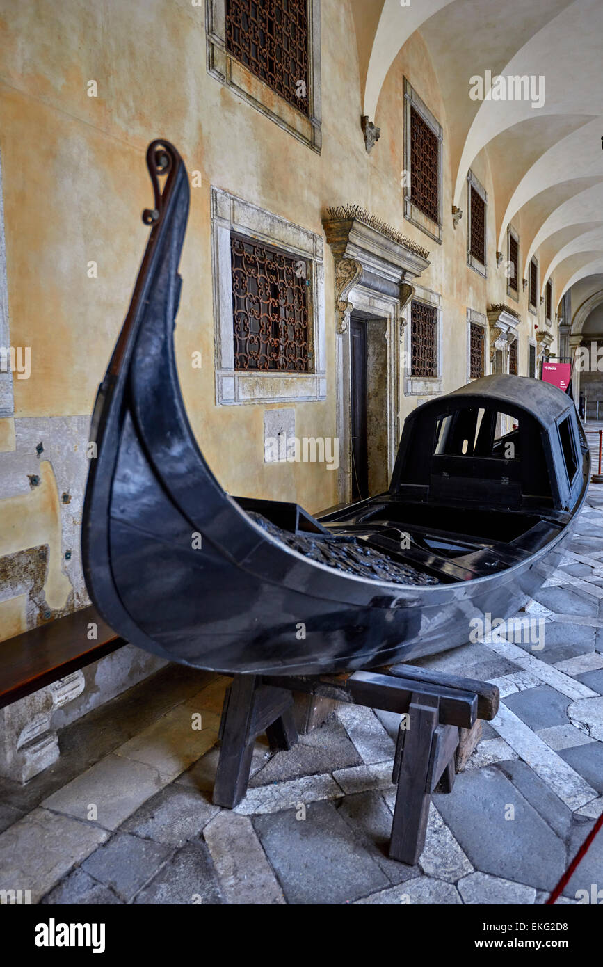 Il Palazzo Ducale è costruito in stile gotico veneziano, e uno dei principali punti di riferimento della città di Venezia del nord Italia. Foto Stock