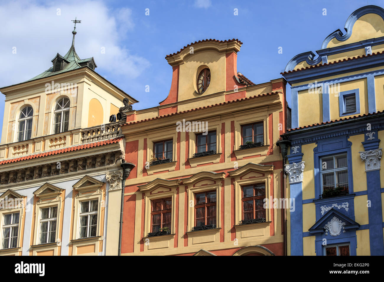 Edifici decorativi sulla Piazza della Città Vecchia di Praga, Repubblica Ceca Foto Stock
