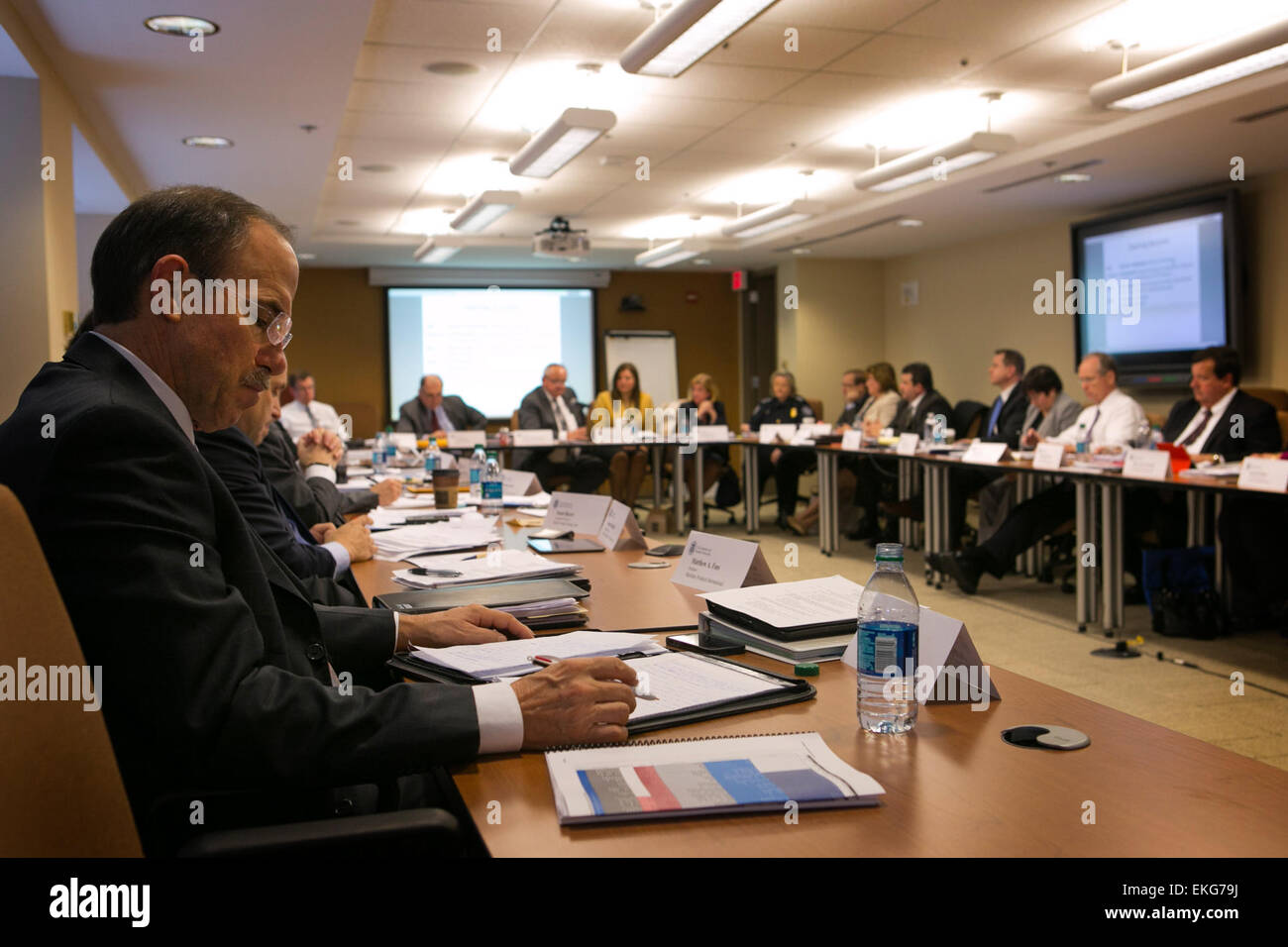 Il Comitato consultivo per le operazioni commerciali (COAC) si è riunito a Washington, D.C., per discutere le questioni commerciali tra le dogane e la protezione delle frontiere e il settore privato, concentrandosi sul miglioramento della conformità e della sicurezza commerciale. Foto Stock