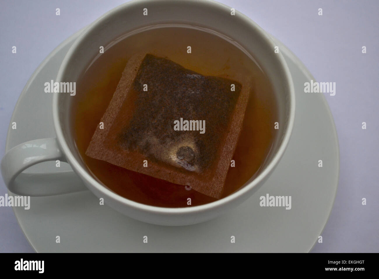 Infuso di tè in tazza Foto Stock