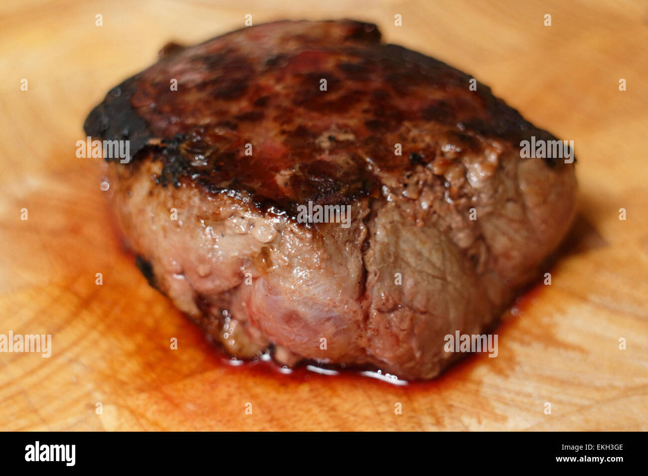 Appoggio la bistecca di bisonte cotta resto leggera profondità di campo Foto Stock
