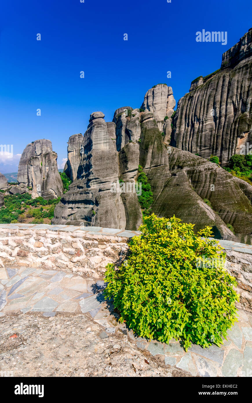 Meteora, Grecia. Paesaggio di montagna con rocce di Meteora paesaggio luogo di monasteri sulla roccia, religiosa ortodossa greca. Foto Stock