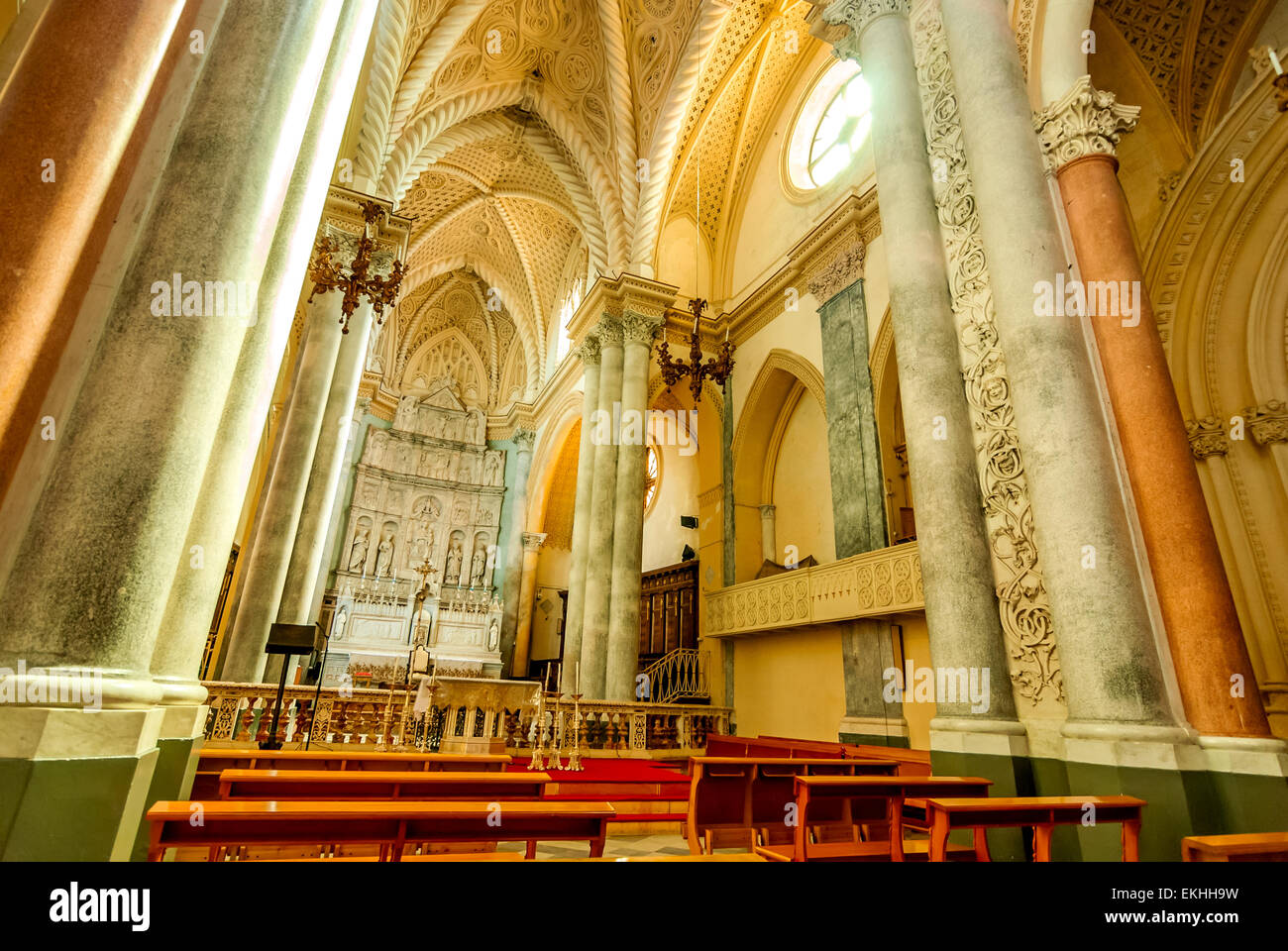 Erice, in Sicilia, Italia. Cattedrale principale di Erice è la Chiesa Madre o Real Duomo, fu costruita dai Normanni in stile gotico architettura. Foto Stock