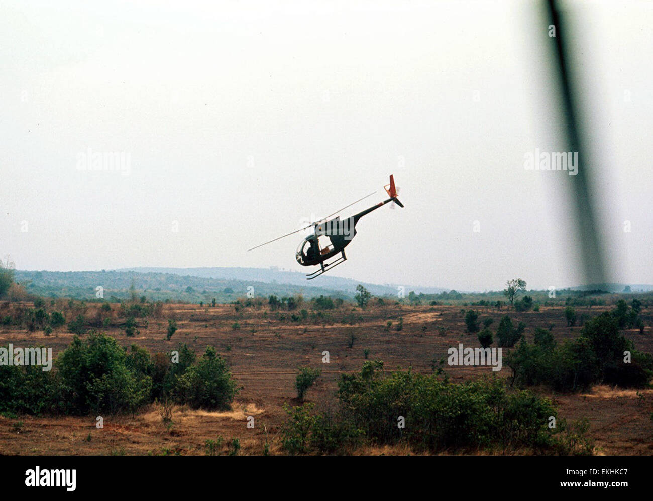 Prima dell'U.S. Pattuglia di Confine (USBP) acquisizione di questo OH-6A, volò per gli Stati Uniti Esercito in Vietnam centrale. B truppa 7/17 ha preso il controllo di essa nel giugno del 1970 e sei mesi più tardi, l'OH-6 aveva volato oltre 2.400 ore di guadagnare una Distinguished Flying Cross per azioni e la raccolta di dati di intelligence. Il USBP volato oltre un milione di ore con la loro flotta di 42 OH-6A prima di ritirarvi in una cerimonia di premiazione che si terrà a El Paso Ramo d'aria. L'OH-6 flotta è accreditato con assistenza in oltre 9.5 milioni di angustie illegale durante la sua vita di servizio. Ricca Hefferman Foto Stock