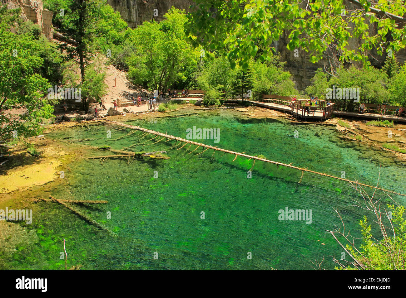 Appendere il lago, Glenwood Canyon, Colorado, STATI UNITI D'AMERICA Foto Stock