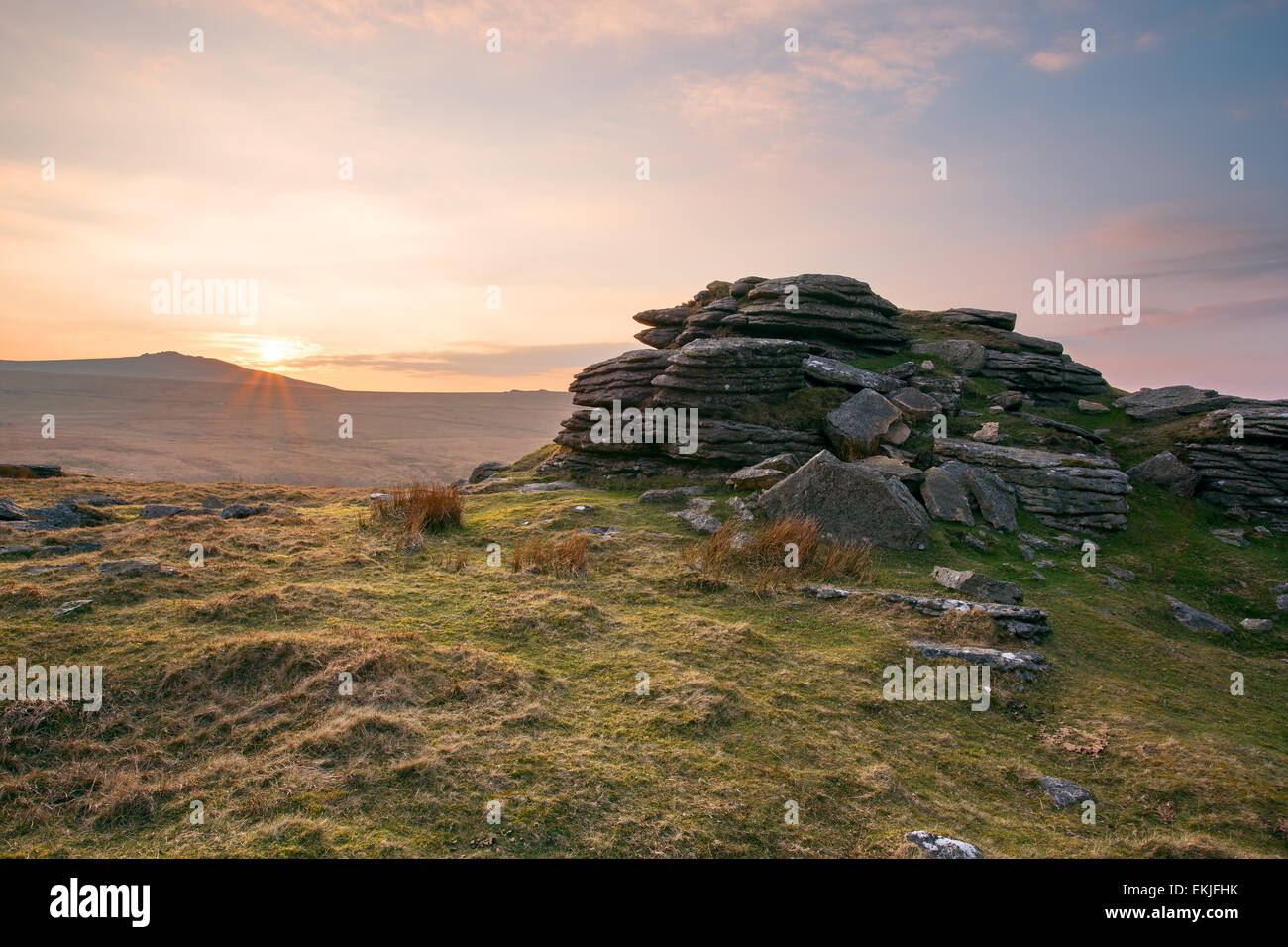 Tramonto a Oriente Mill Tor Parco Nazionale di Dartmoor Devon UK Foto Stock