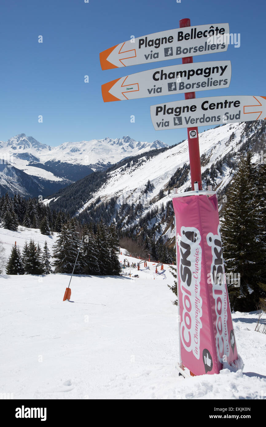 Cartelli di sci a La Plagne sulle Alpi francesi Francia Foto Stock