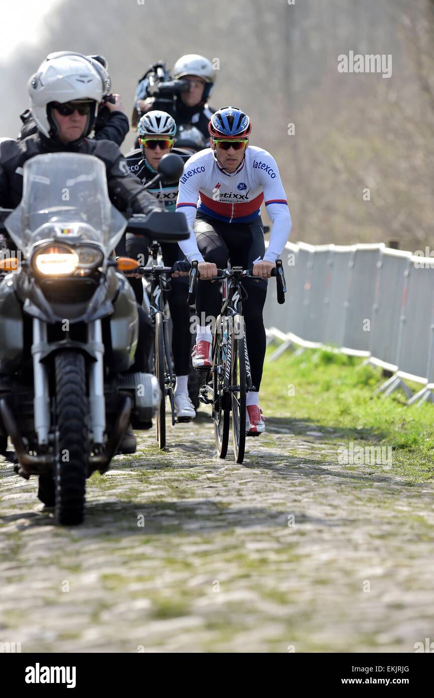 Parigi, Francia. Xi Apr, 2015. Da Parigi a Roubaix Tour in bicicletta. Corso di team di ispezioni. Zdenek Stybar (Team Etixx - Quick Step) e Niki TERPSTRA (Team Etixx - Quick Step) Credit: Azione Plus immagini di sport/Alamy Live News Foto Stock