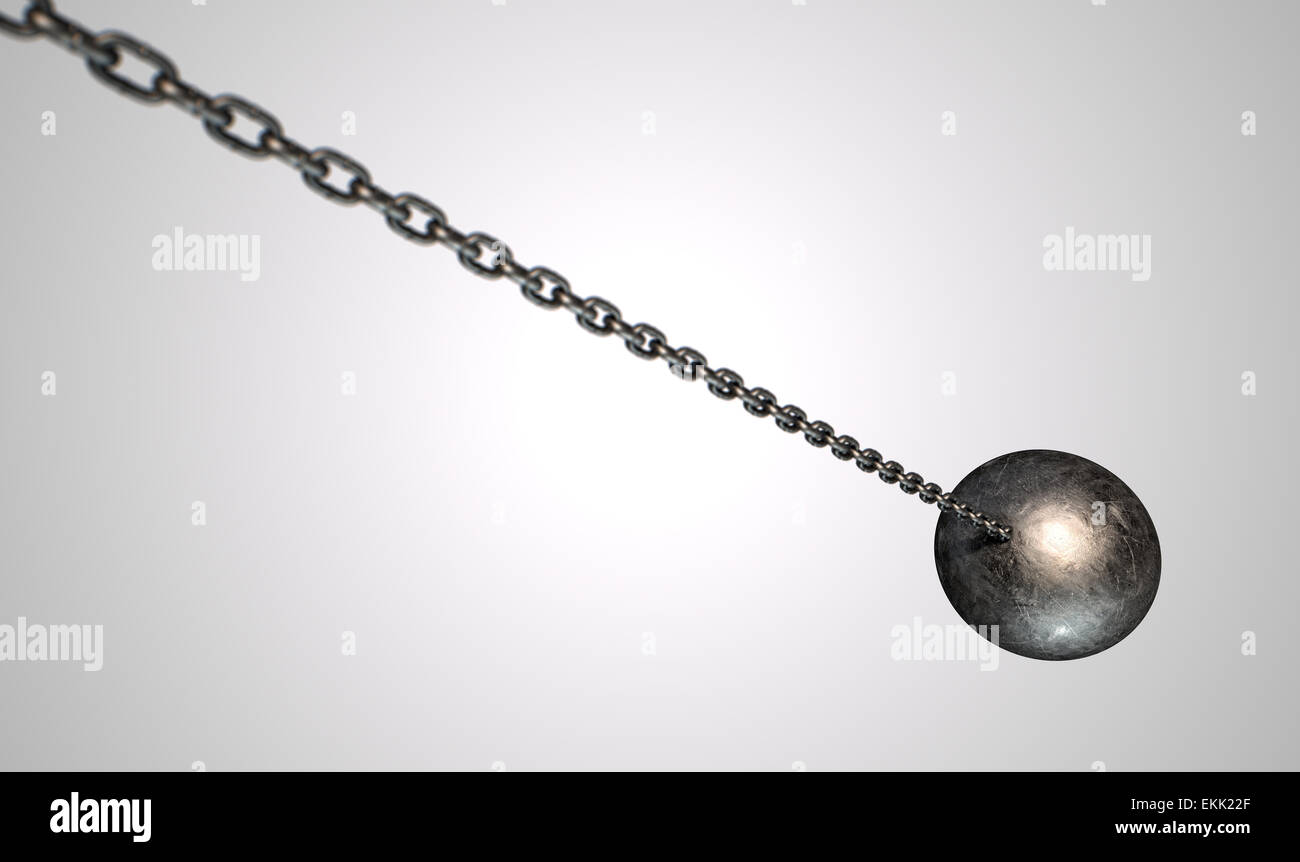 Un metallo regolari Wrecking Ball attaccato a una catena isolato su un fondo bianco Foto Stock