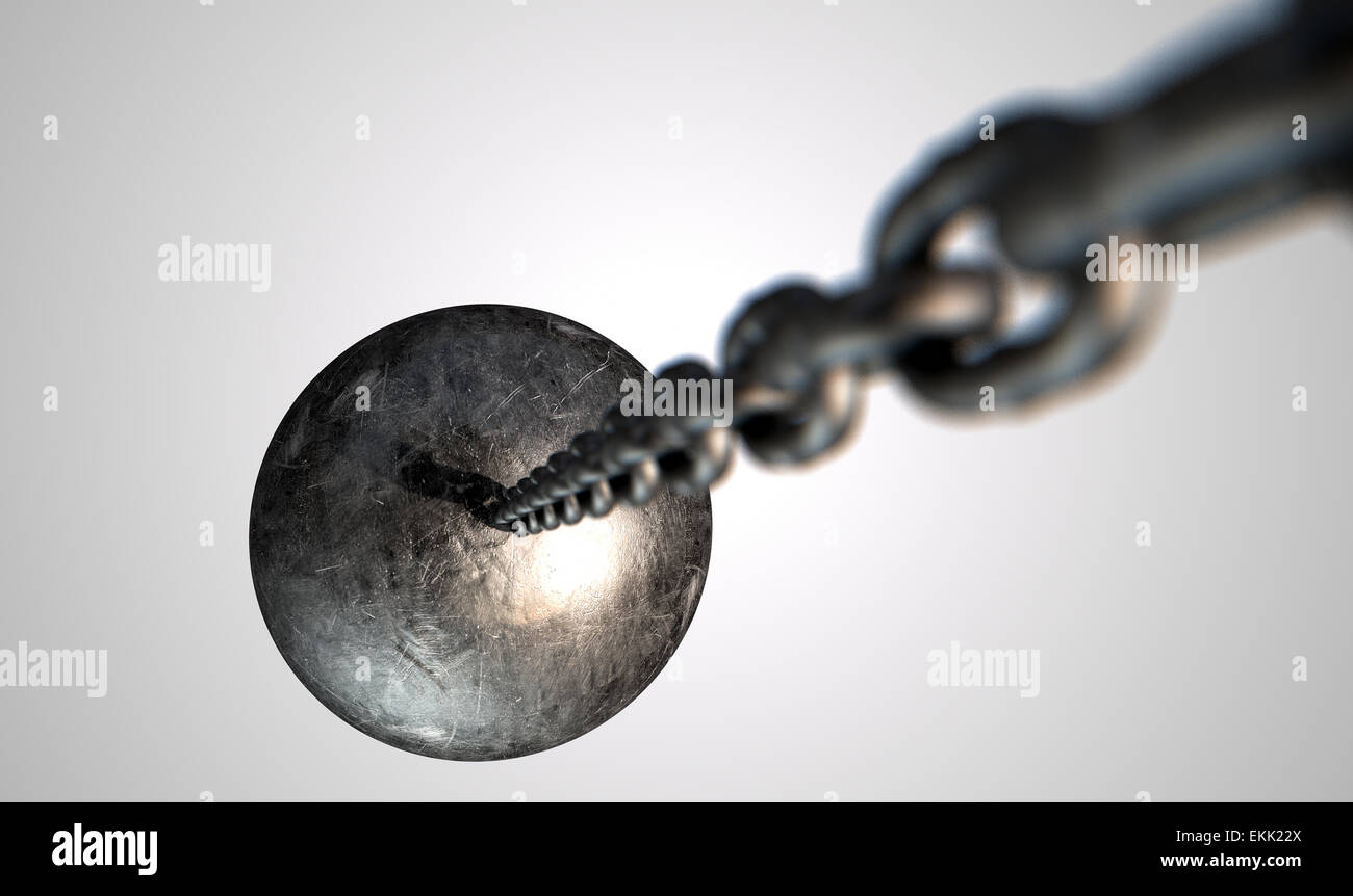 Un metallo regolari Wrecking Ball attaccato a una catena isolato su un fondo bianco Foto Stock