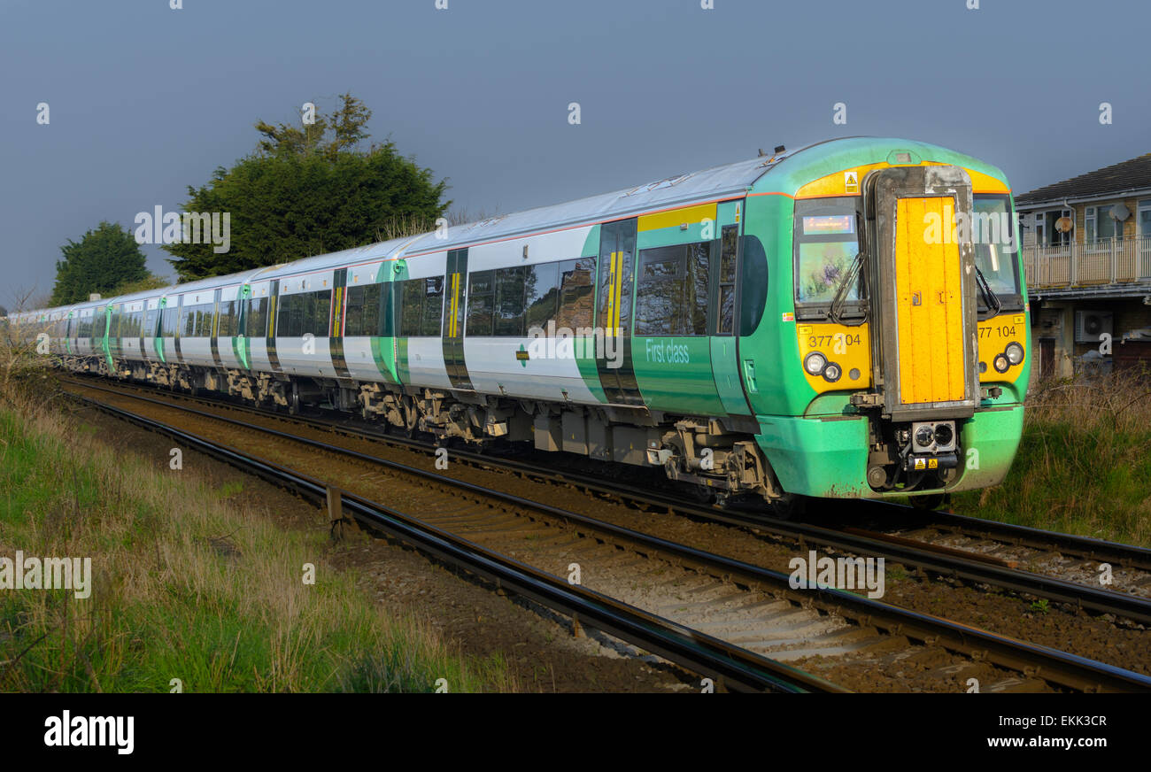 Sud della linea ferroviaria nel sud dell'Inghilterra, Regno Unito. Treno del sud. I treni del sud. Foto Stock