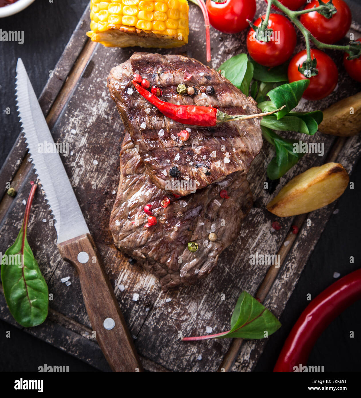 Deliziosa bistecca su sfondo di pietra, close-up Foto Stock