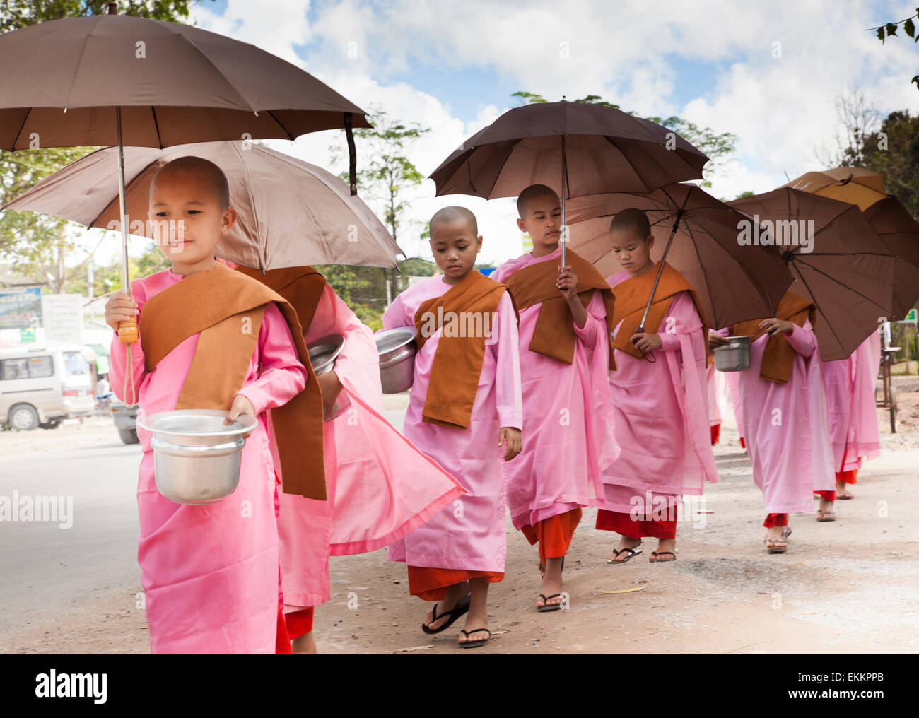 A Pinulin,Pyin Oo Lwin,Pyin U Lin,noto anche come Maymyo nella Divisione Mandalay del Myanmar (Birmania). I religiosi di donne e ragazze. Foto Stock