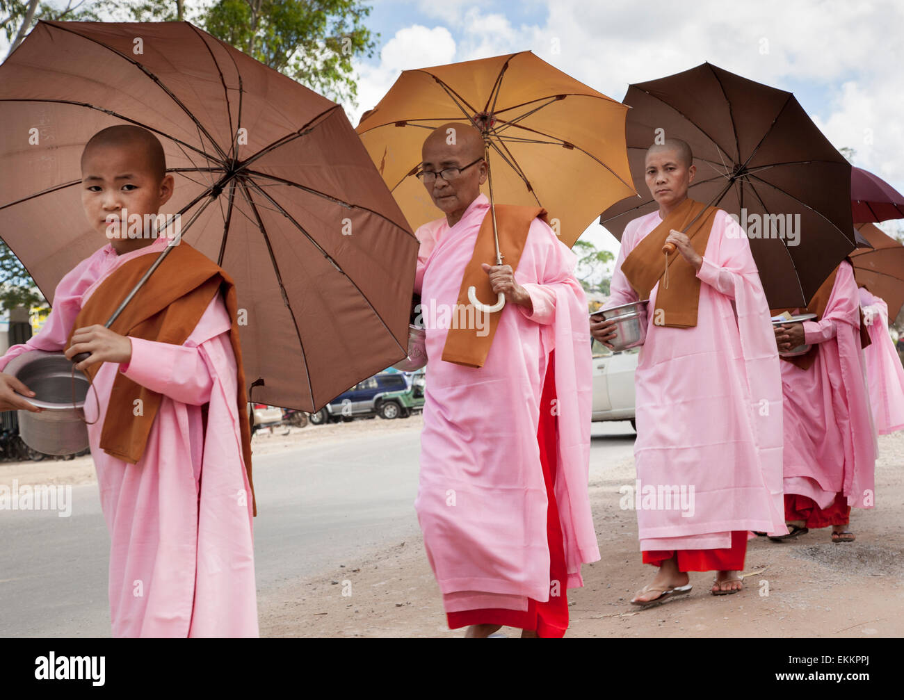 A Pinulin,Pyin Oo Lwin,Pyin U Lin,noto anche come Maymyo nella Divisione Mandalay del Myanmar (Birmania). I religiosi di donne e ragazze. Foto Stock