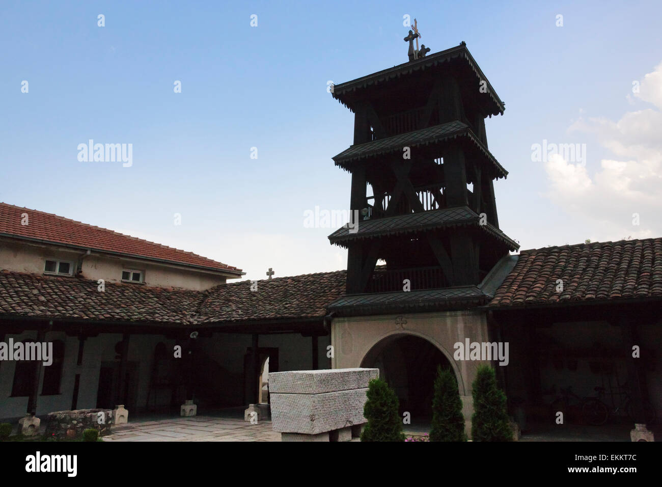 Vecchio bazaar giorno, ora museo che ospita la tomba di eroi nazionali, Skopje, Repubblica di Macedonia, Europa Foto Stock