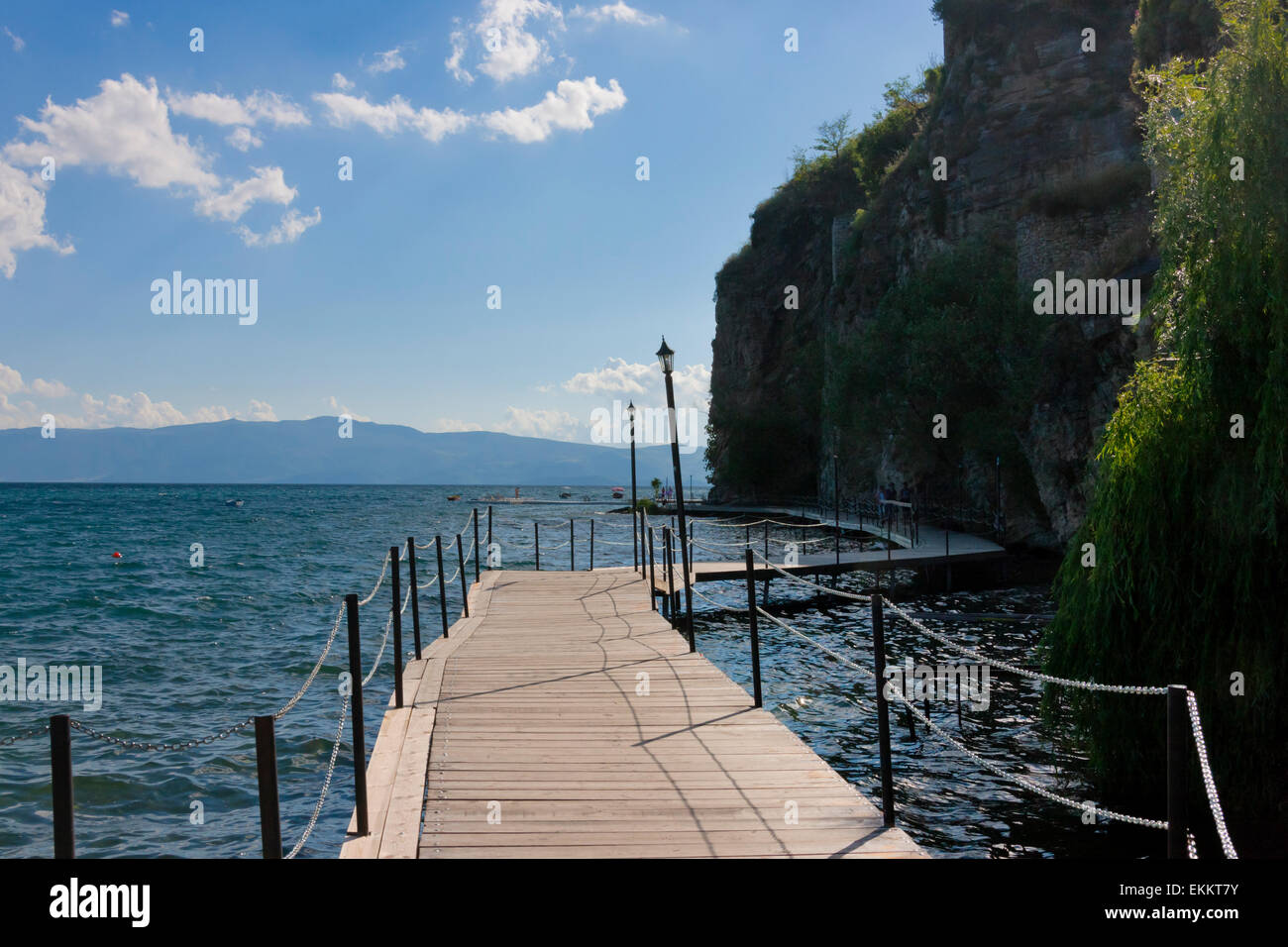Passeggiata sul lago di Ohrid, patrimonio mondiale dell UNESCO, Repubblica di Macedonia Foto Stock