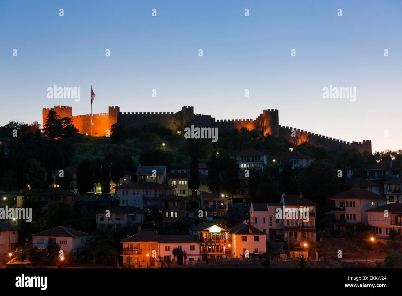 Vista notturna dello zar Samuil della fortezza con Ohrid cityscape, Ohrid, Repubblica di Macedonia Foto Stock