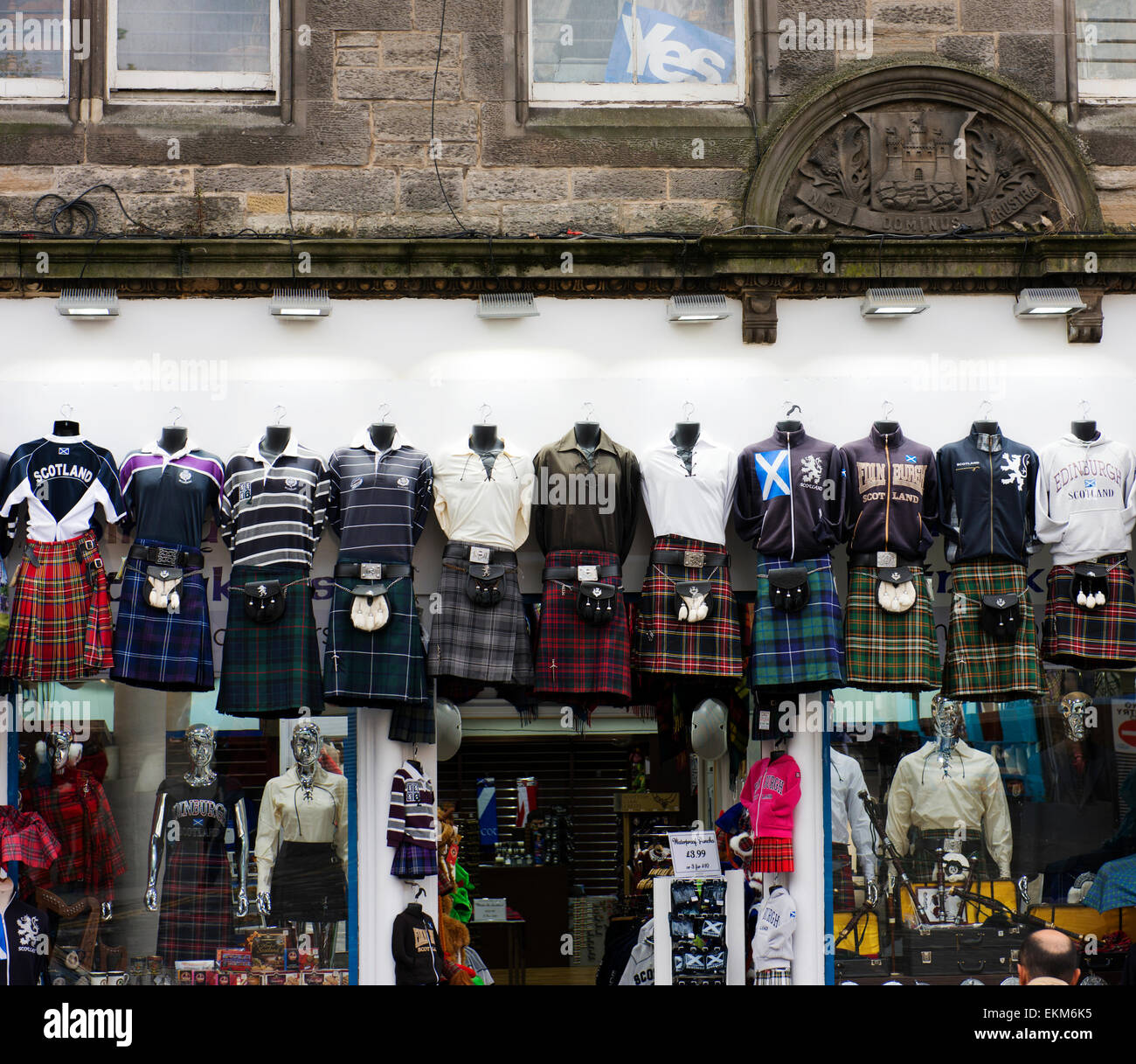 Kilts e sporrans in vendita nella Cittã Vecchia di Edimburgo,. Foto Stock