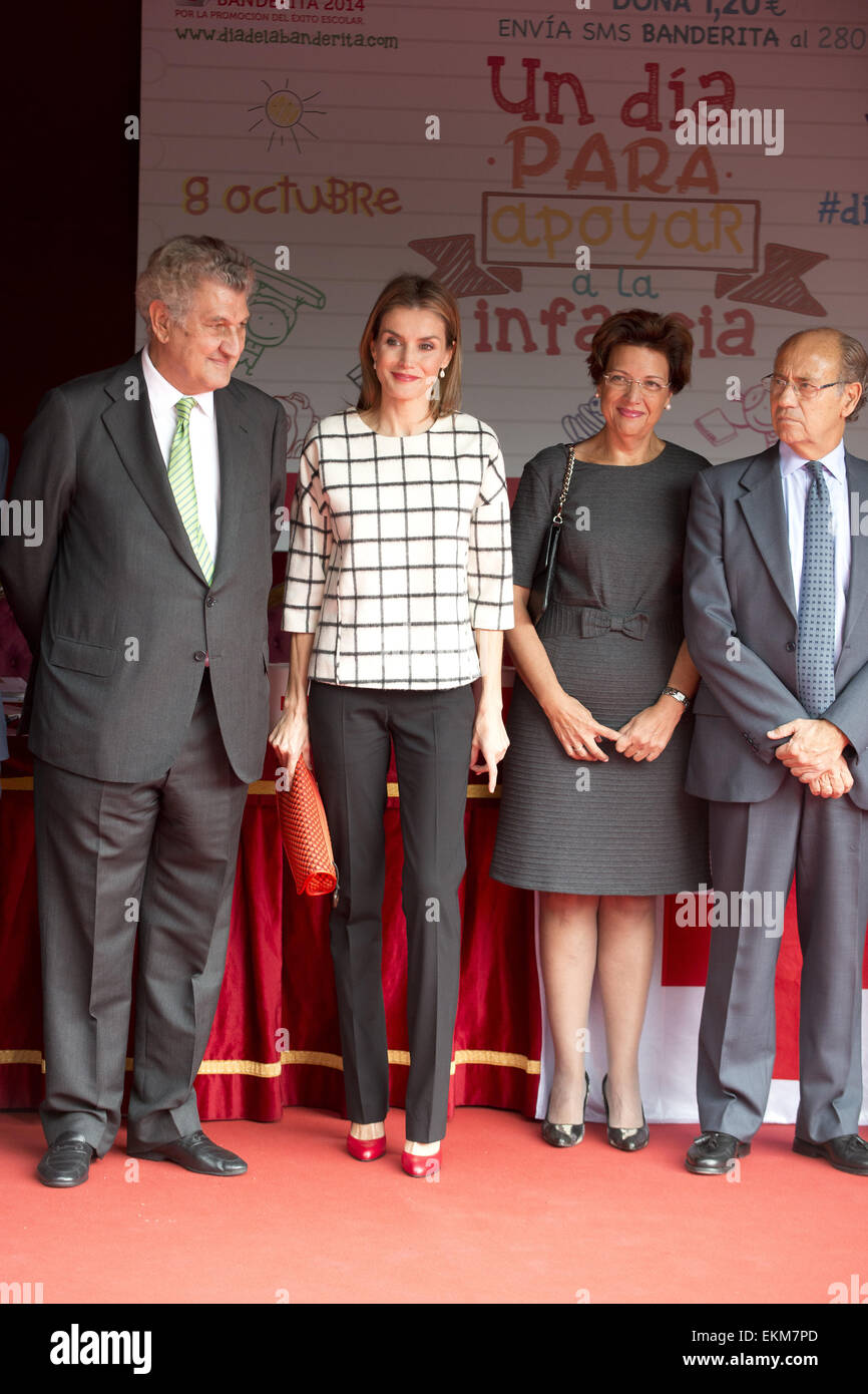 Regina Letizia di Spagna e Re Juan Carlos frequentare la Croce Rossa Fundraising evento della durata di un giorno (Dia de la Banderita) a Madrid, Spagna. Dotato di: Regina Letizia di Spagna dove: Madrid, Spagna Quando: 08 Ott 2014 Foto Stock