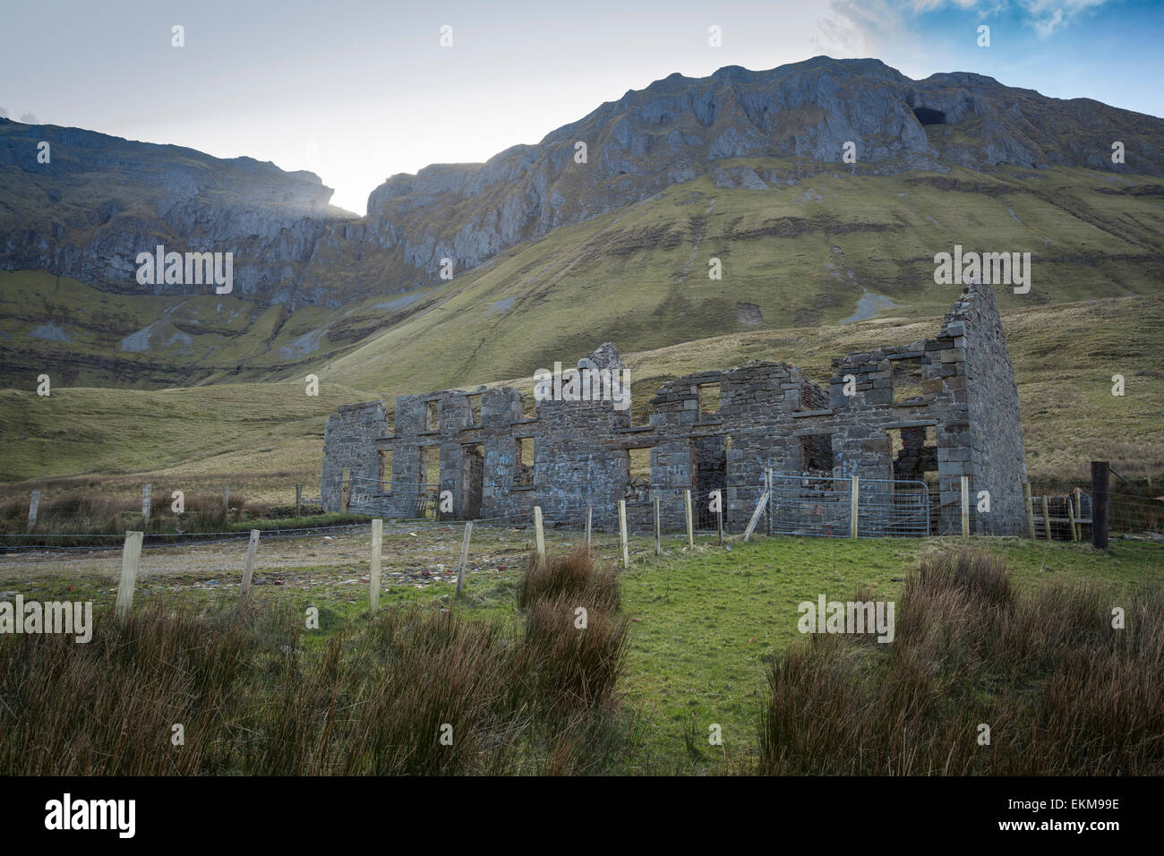 Abbandonata la rovina a ferro di cavallo Gleniff nei monti Dartry in Sligo, Irlanda Foto Stock