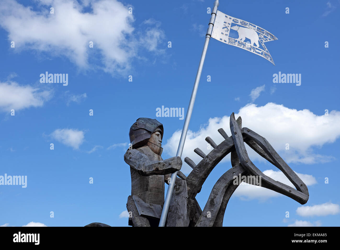 Statue in legno a Tewkesbury in Gloucestershire per raffigurare la battaglia delle rose TRA LA LANCASTRIANS E IL YORKISTS. Foto Stock