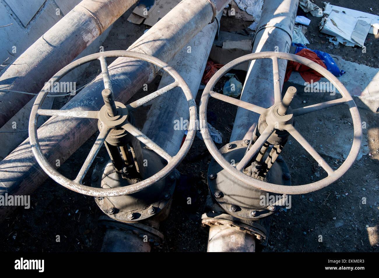 Due valvole di grandi dimensioni all'aperto Foto Stock