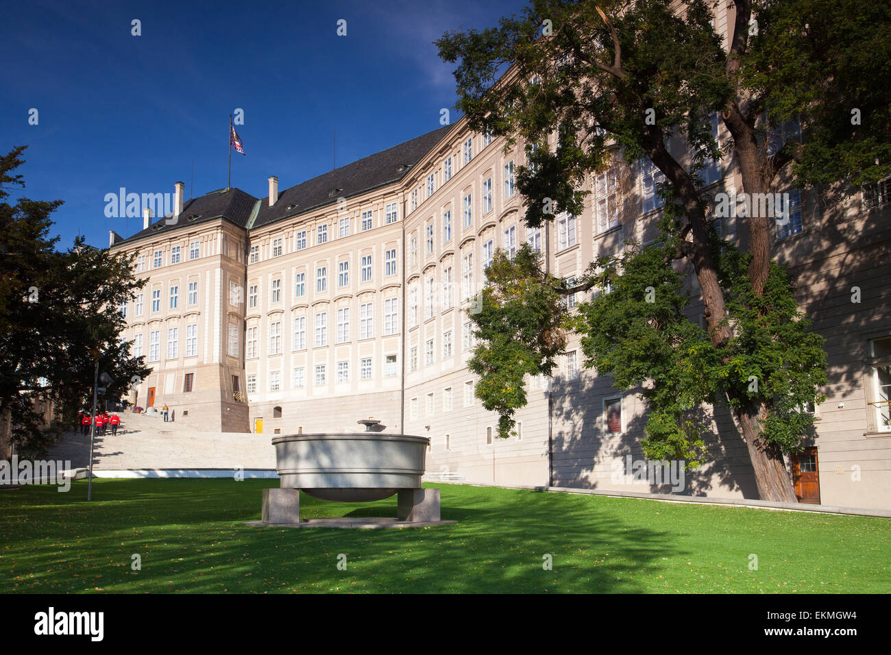 Praga, Repubblica Ceca - Ottobre 17,2013: vista sul Castello di Praga dal giardino del paradiso. Foto Stock