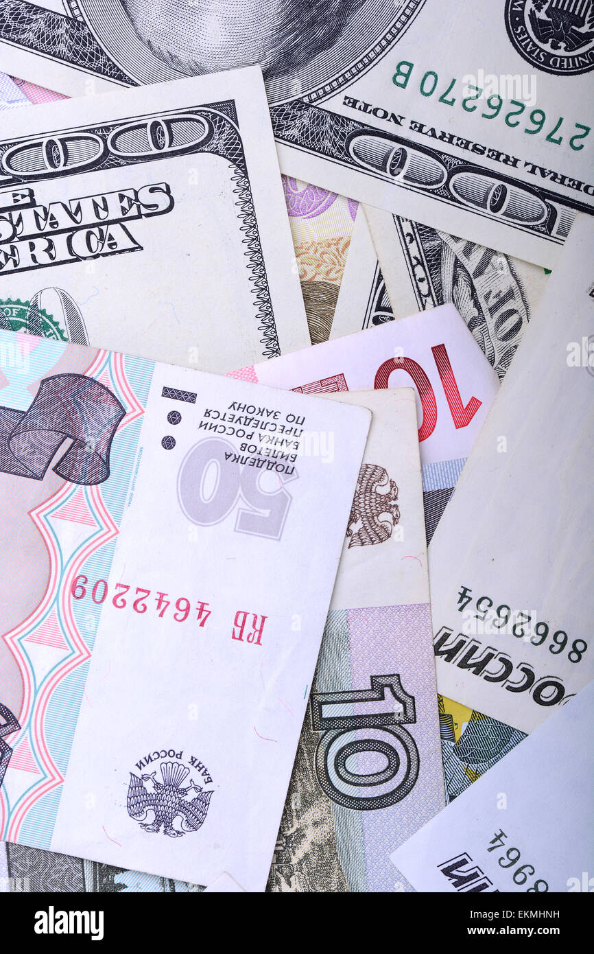 Dal mucchio di dollari, il denaro russo e euro Foto Stock