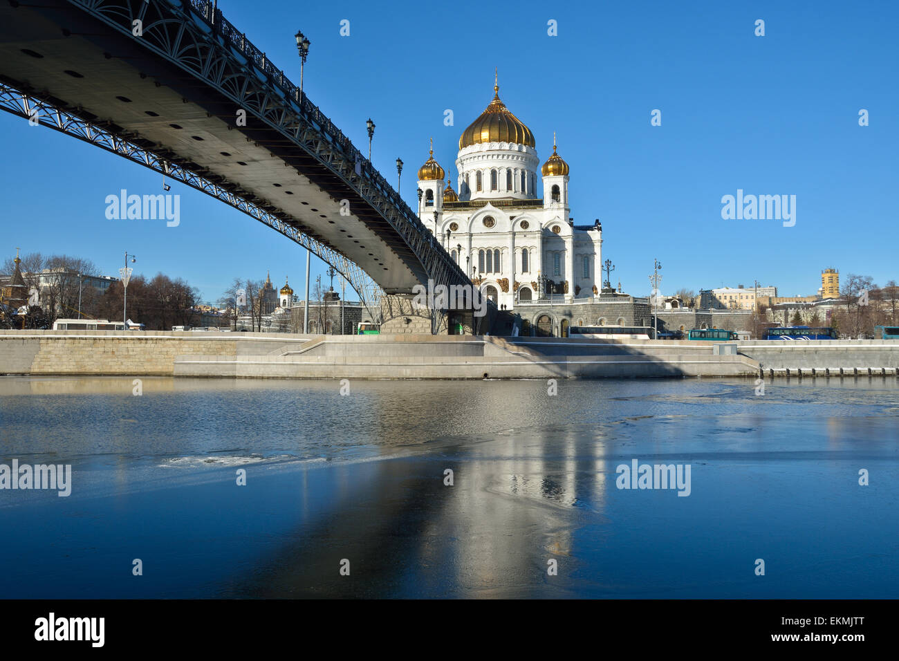 La Cattedrale di Cristo Salvatore. Inverno a Mosca, il tempio principale della capitale, illuminato dal sole. Foto Stock