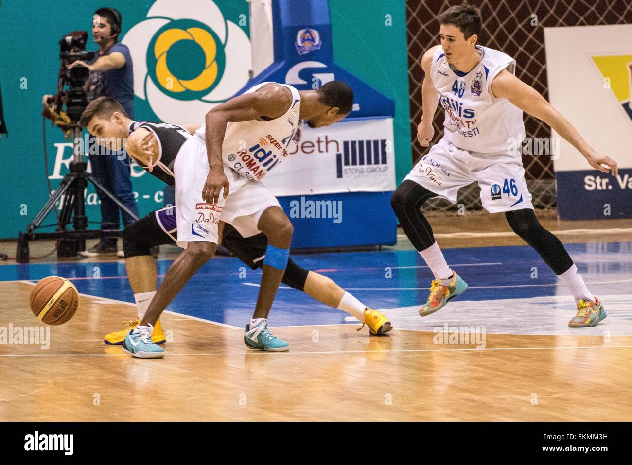 Aprile 10, 2015: Christopher Cooper Wiliams #20 della CSU Ploiesti in azione durante la Liga Nationala de Baschet Masculin Romania (LNMB) Play Off game tra CSU Asesoft Ploiesti (ROU) e BC Timisoara(ROU) presso la Sala Sporturilor Olimpia in Tulcea, Romania ROU. Catalin Soare/www.sportaction.ro Foto Stock