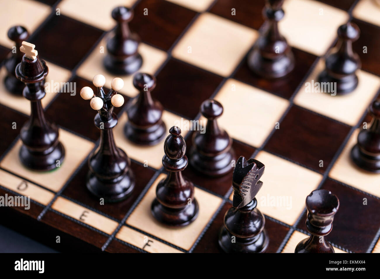 Pezzi di scacchi che mostra la concorrenza, in business e gioco Foto Stock