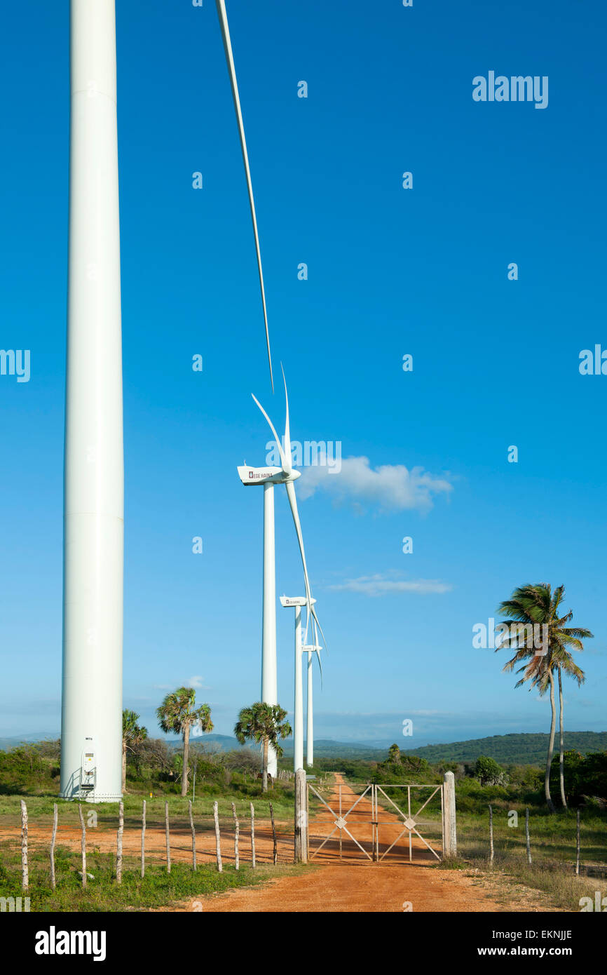 Dominikanische Republik, Südwesten, Halbinsel Baoruco, Windpark Los Cocos bei der Ortschaft Enriquillo 69 km vor Pedernales Foto Stock