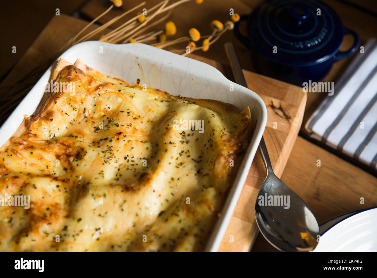 La zucca e spinaci lasagne, pasto principale Foto Stock