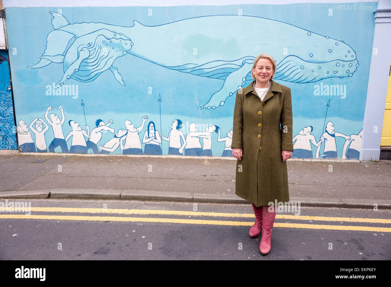 Brighton, Regno Unito. Il 13 aprile 2015. Il lancio del Partito Verde del campagna nazionale di affissioni in Brighton East Sussex: Verde di leader di partito Natalie Bennett. Credito: Andrew Hasson/Alamy Live News Foto Stock