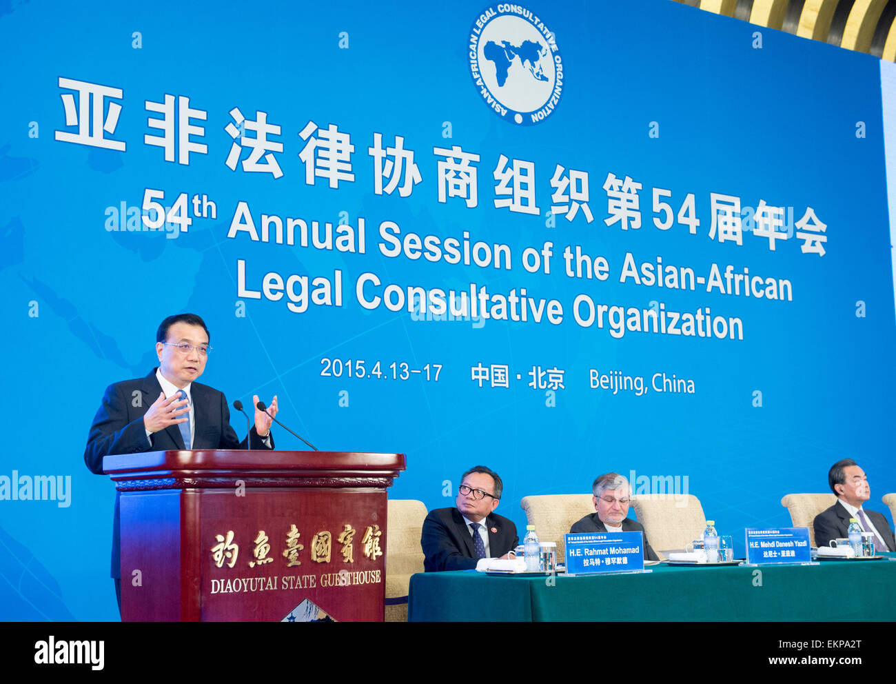 Pechino, Cina. Xiii Apr, 2015. Il premier cinese LI Keqiang offre un tasto-nota discorso all'apertura della cinquantaquattresima sessione annuale del Asian-African legale Organizzazione consultiva (AALCO) a Pechino, capitale della Cina, 13 aprile 2015. © Wang Ye/Xinhua/Alamy Live News Foto Stock