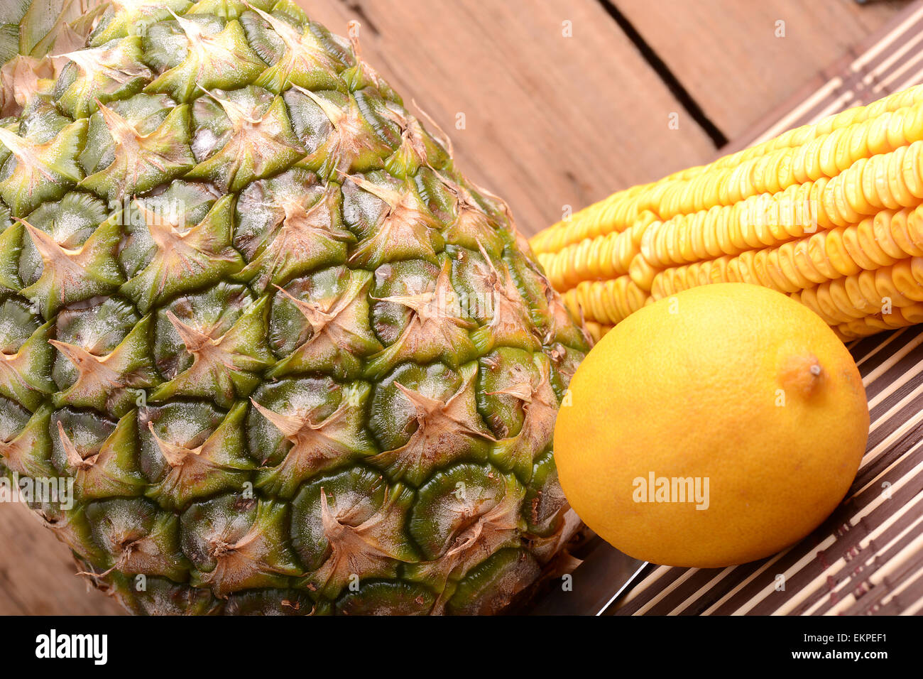 Ananas fresco e verdure Foto Stock