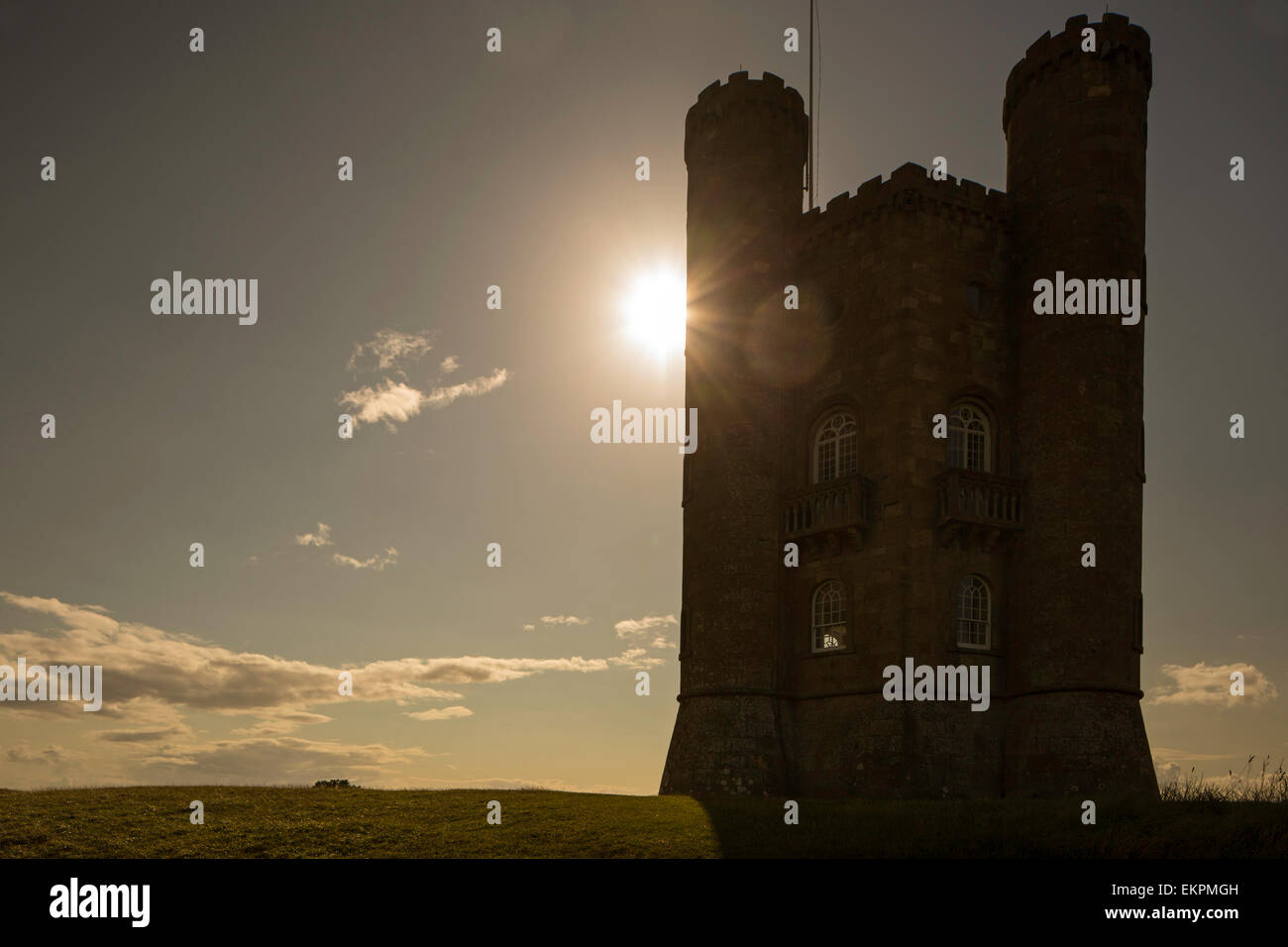 A 1.024 piedi Broadway Tower si trova sulla collina di Broadway, vicino al villaggio di Broadway, Worcestershire, England, Regno Unito Foto Stock