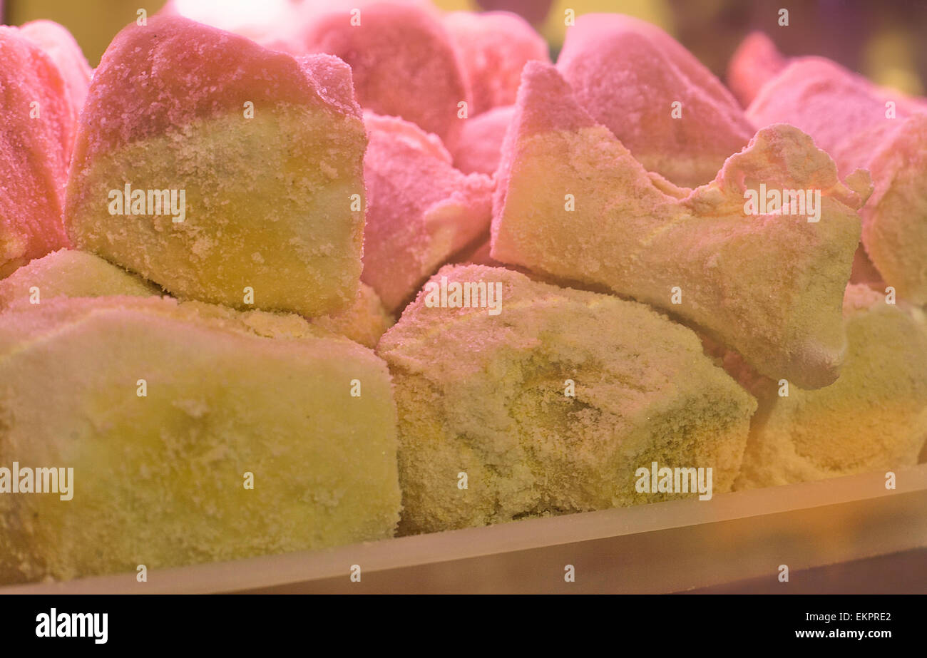 Vecchio asciugare i pezzi di carne di maiale salata grasso, Estremadura, Spagna Foto Stock